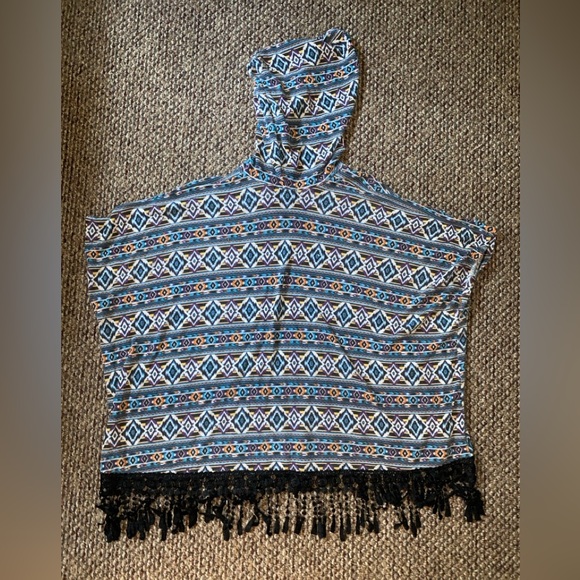 Olsenboye - Hooded Fringe Poncho Top (Southwest Print) - Picture 4 of 5